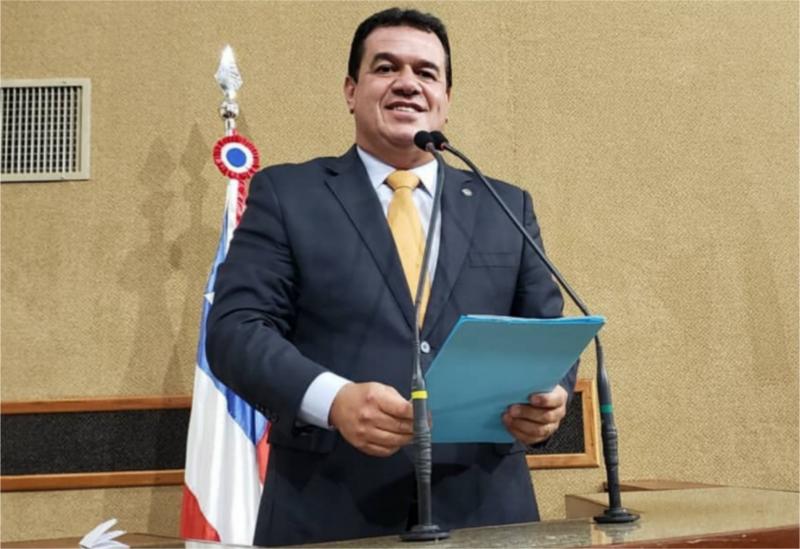 Deputado Marquinho Viana protesta contra a PEC que pretende extinguir municípios baianos