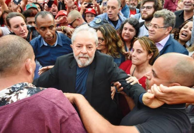 Lula deixa carceragem da PF em Curitiba