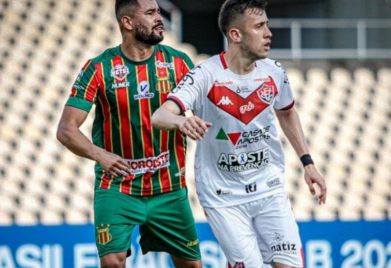 Vitória sai na frente, mas sofre a virada em São Luís