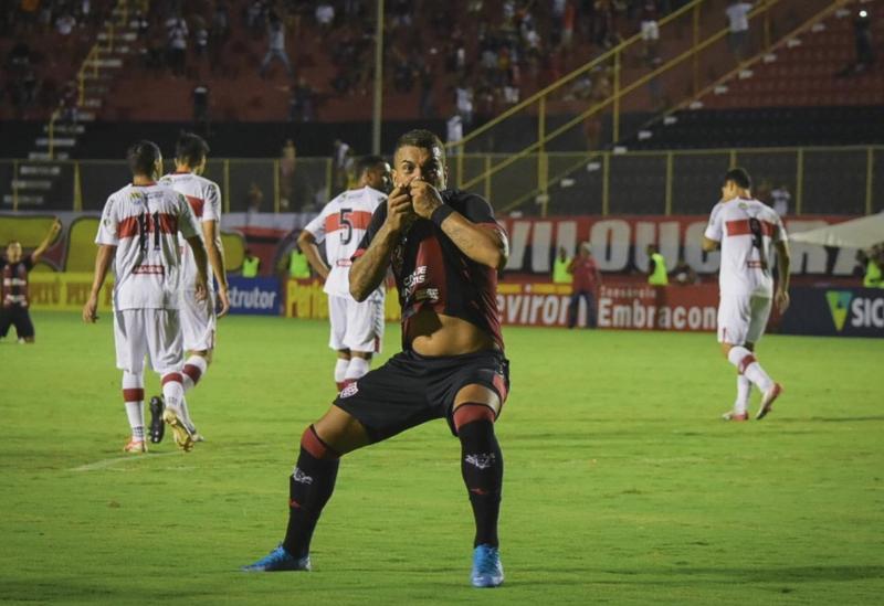 Série B: Vitória fica no empate com o CRB em 2x2