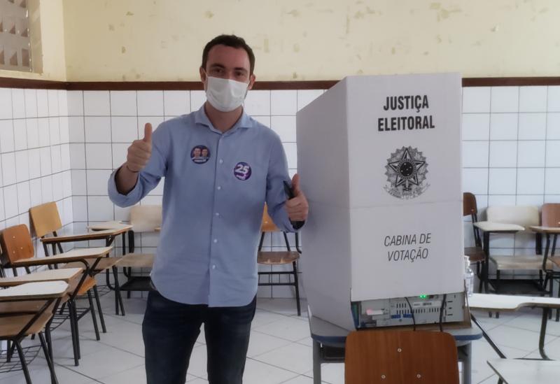 Eleições 2020: Fabrício votou no Colégio Estadual de Brumado