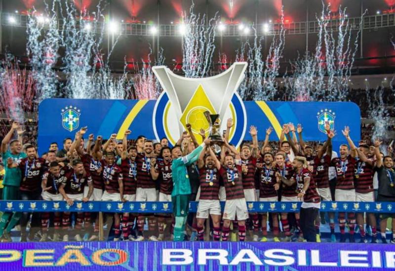 Flamengo goleia o Ceará por 4 a 1 e levanta a taça de Heptacampeão Brasileiro
