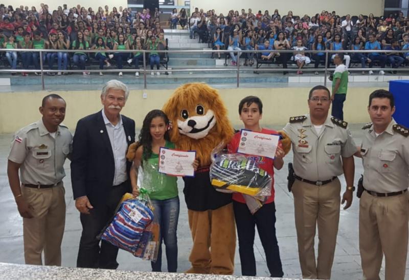 Parceria entre Prefeitura de Brumado e PM celebra mais uma solenidade de formatura do PROERD 