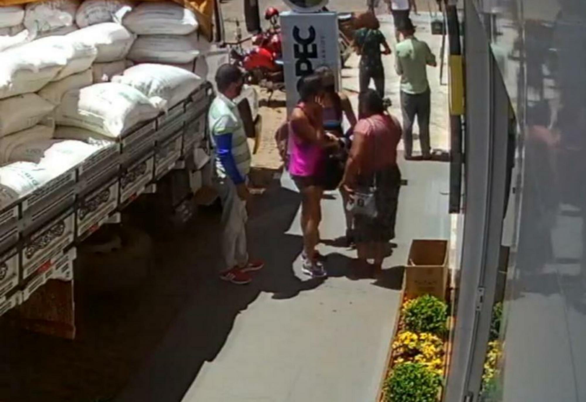 Mulher que furtou benefício de aposentado é presa em Dom Basílio