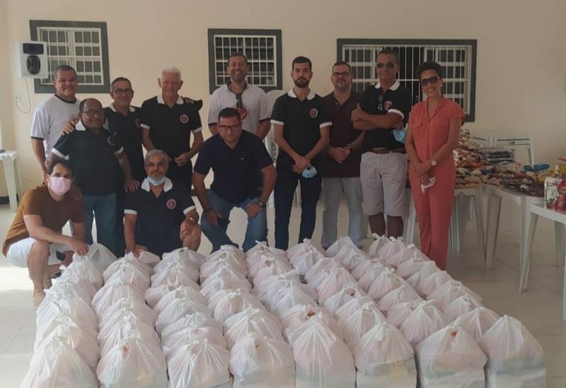 Brumado: Loja Maçônica Manoel Carvalho entrega mais de 200 cestas básica arrecadadas através de doações