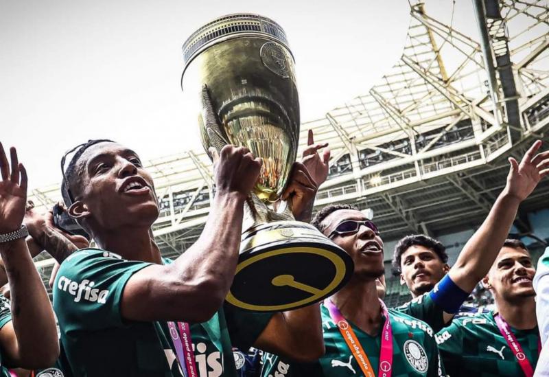 Palmeiras goleia o Santos e é campeão da Copinha; Vanderlan estava em campo