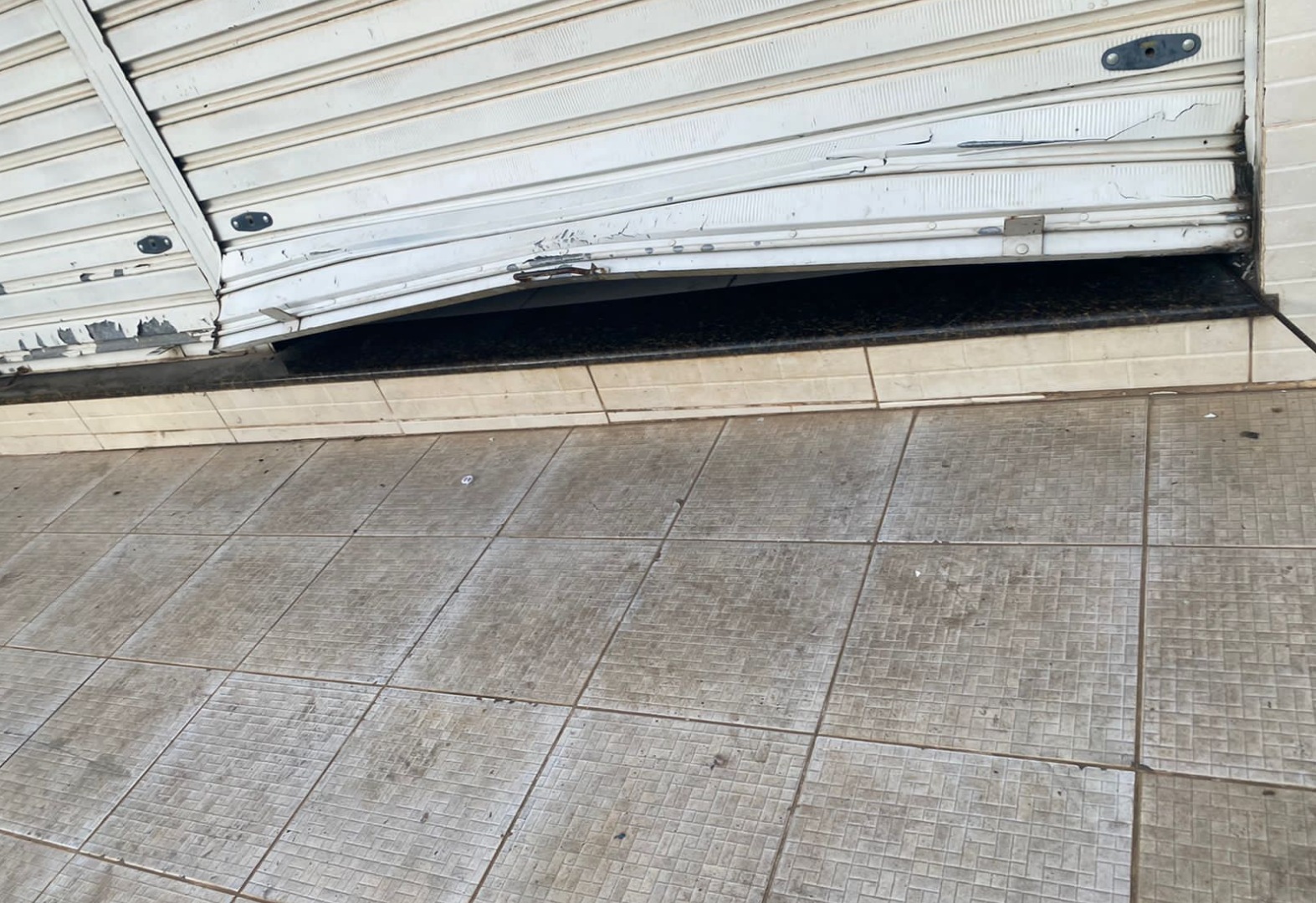 Brumado: Dois estabelecimentos comerciais foram arrombados na madrugada desta segunda-feira