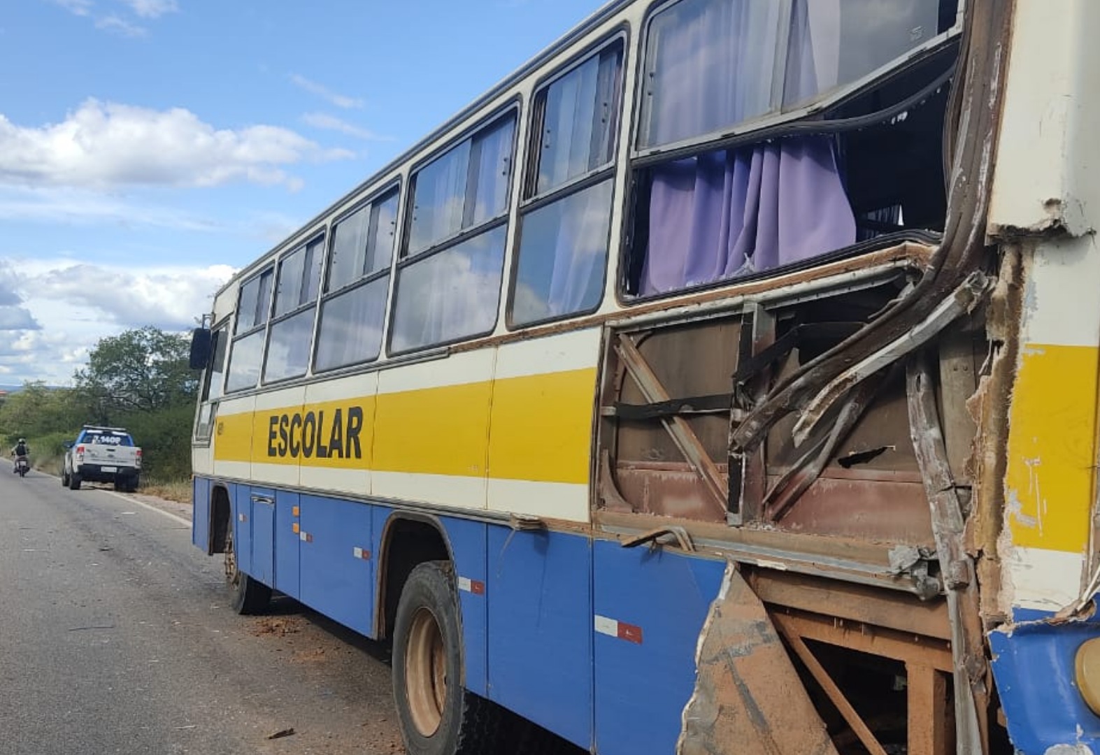 Brumado: Acidente envolve ônibus escolar na BA-148