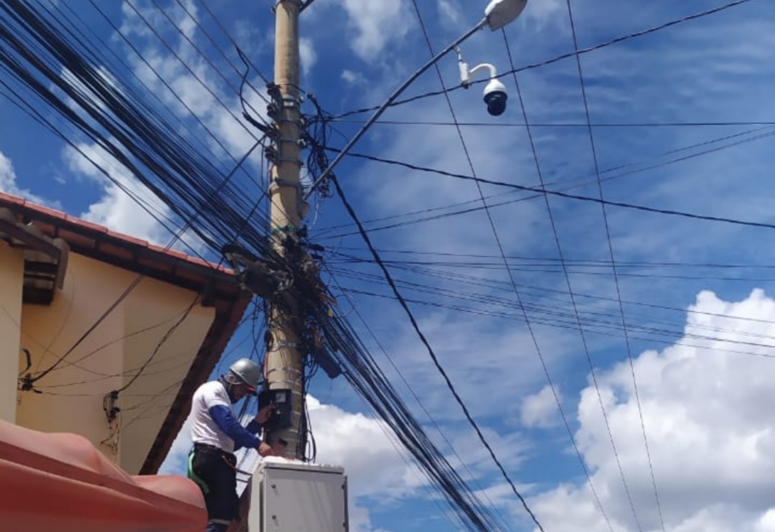 Brumado: 06 câmeras de monitoramento são instaladas em ruas da cidade