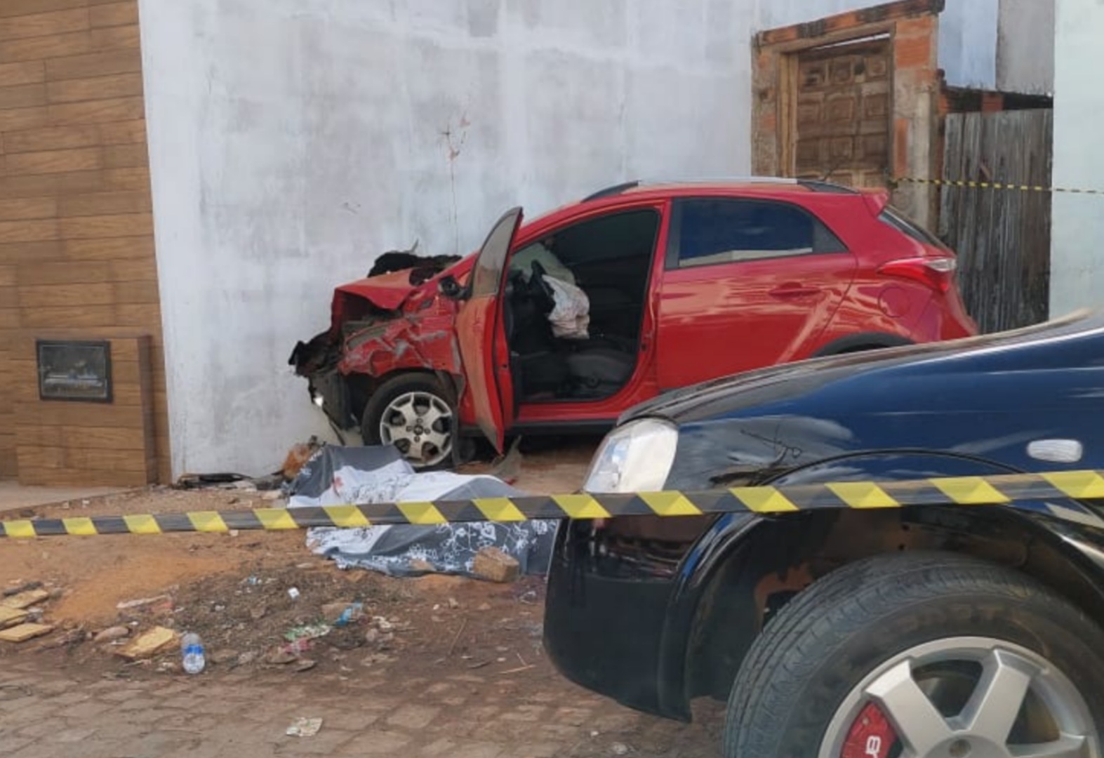 Professor de Lagoa Real morre após ser atropelado por carro na calçada em Caculé