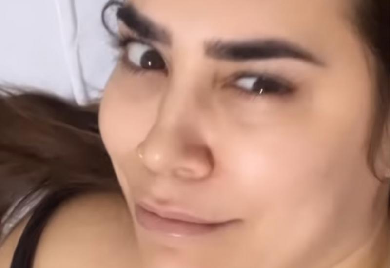 Cantora Naiara Azevedo recebe atendimento no Hospital de Brumado após sentir dores no estômago