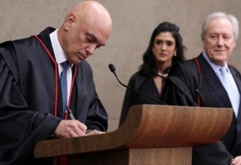 Ministro Alexandre de Moraes é empossado presidente do TSE em sessão solene nesta terça (16)