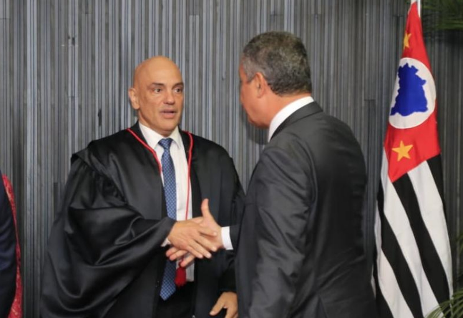 'Desejo dos brasileiros é que a eleição transcorra em paz', afirma Rui Costa durante posse do novo presidente do TSE