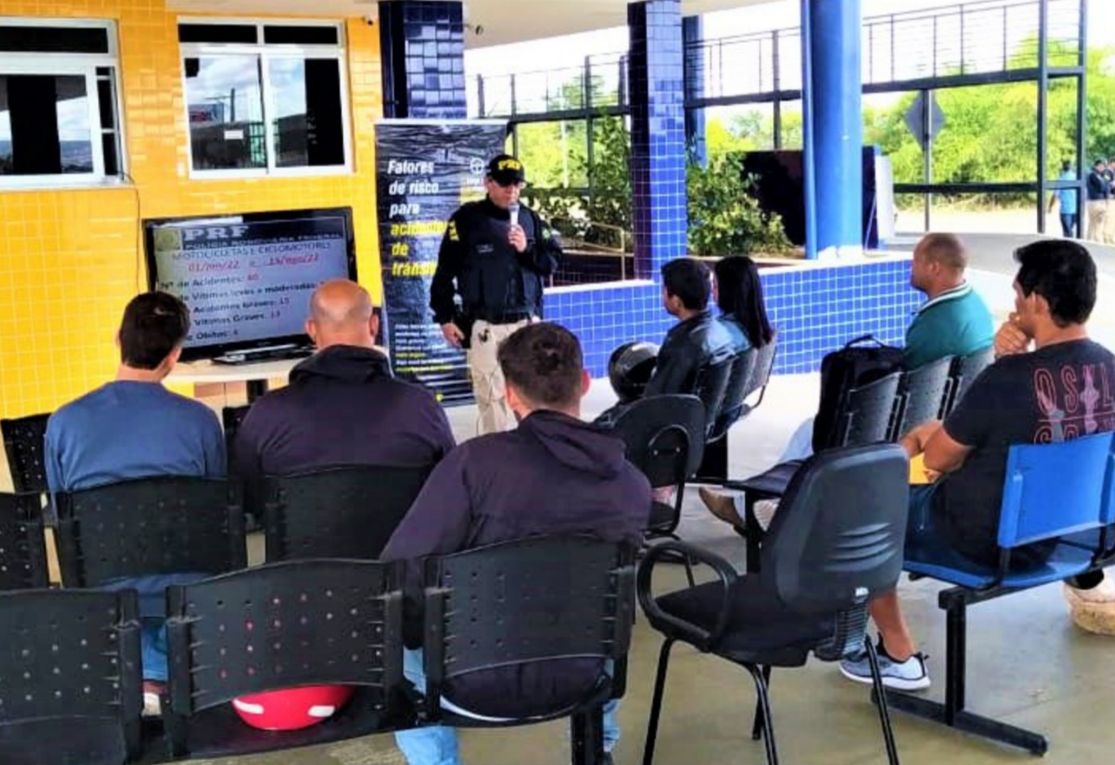 Em Vitória da Conquista (BA), PRF promove ações educativas para o trânsito seguro com foco a veículos de duas rodas