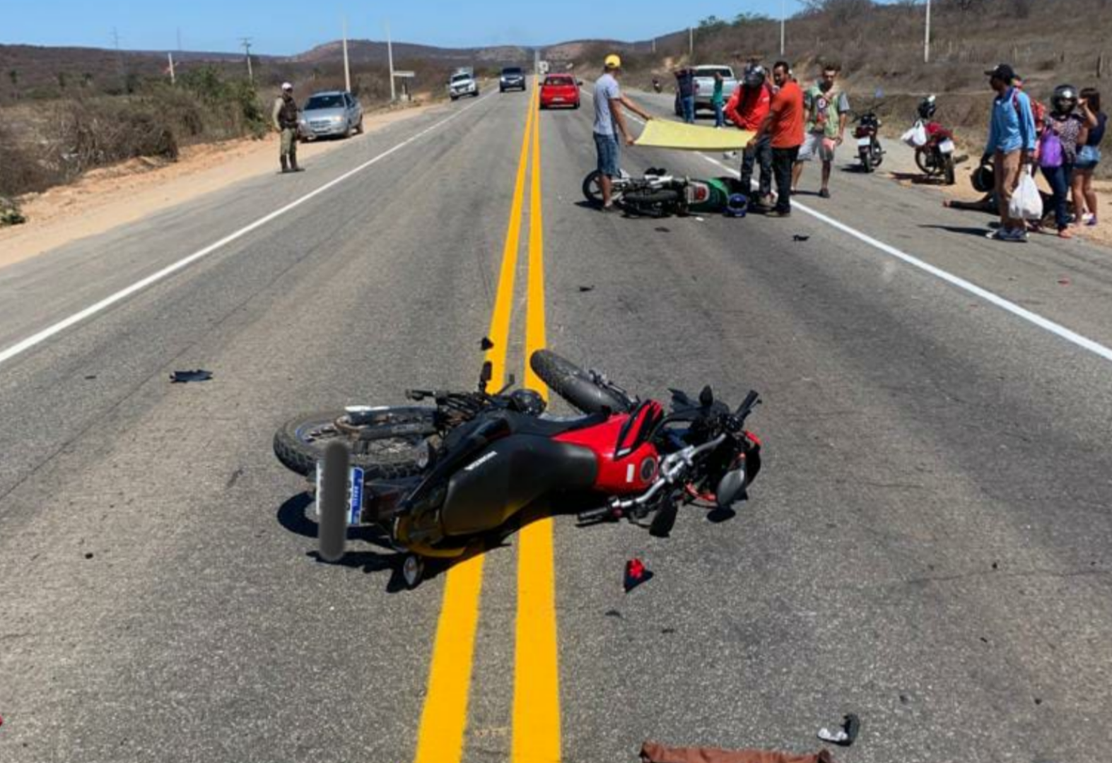 Ocupantes de motos ficam feridos após colisão na BA-262, trecho entre Brumado e Aracatu