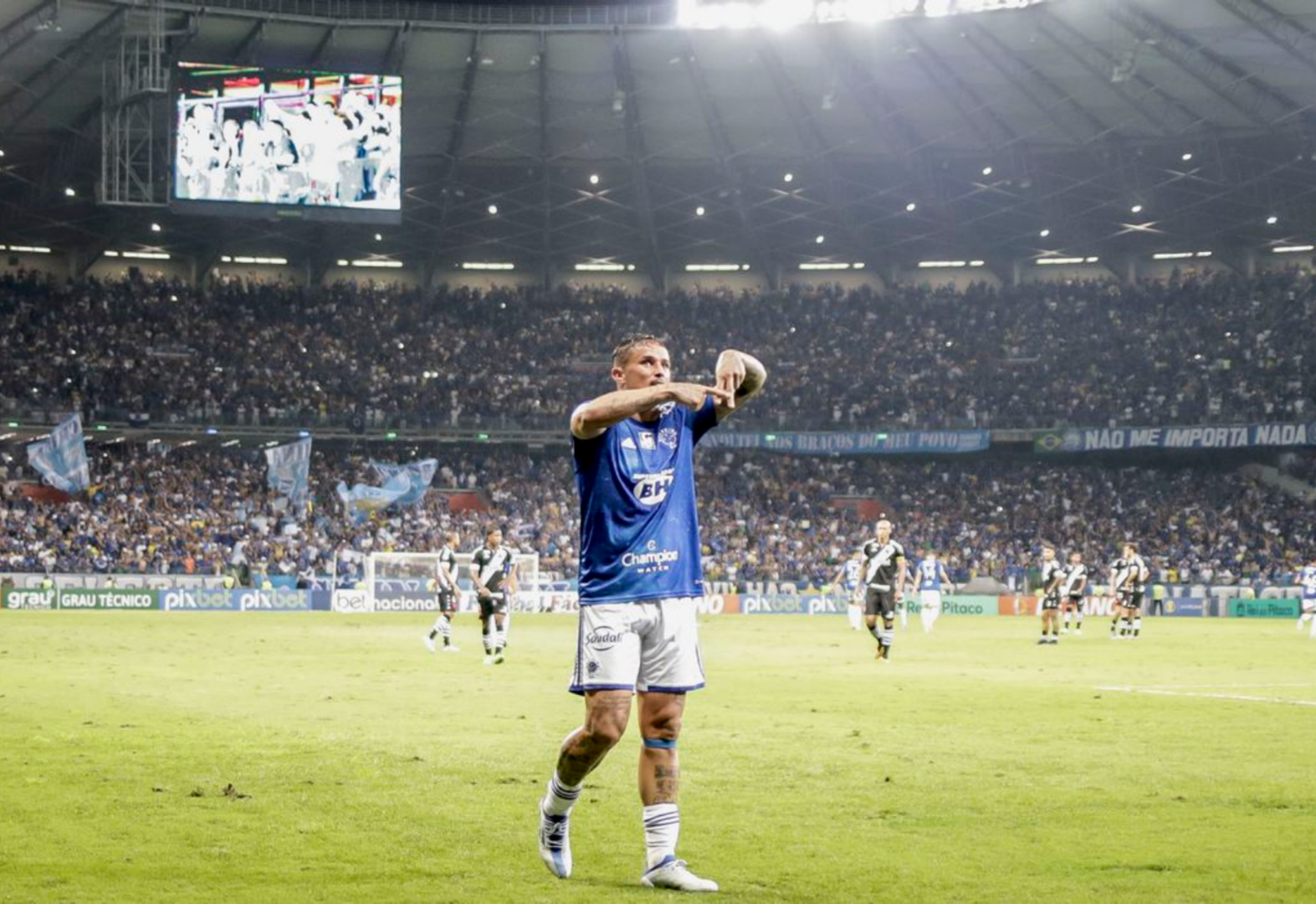 Cruzeiro derrota o Vasco e retorna à Série A do Brasileiro