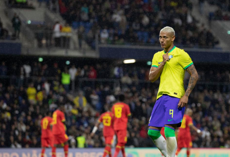 Com Richarlison artilheiro, Brasil derrota Gana em partida amistosa