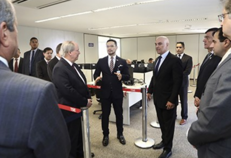 TSE: Sala de acompanhamento da totalização recebe visita de autoridades