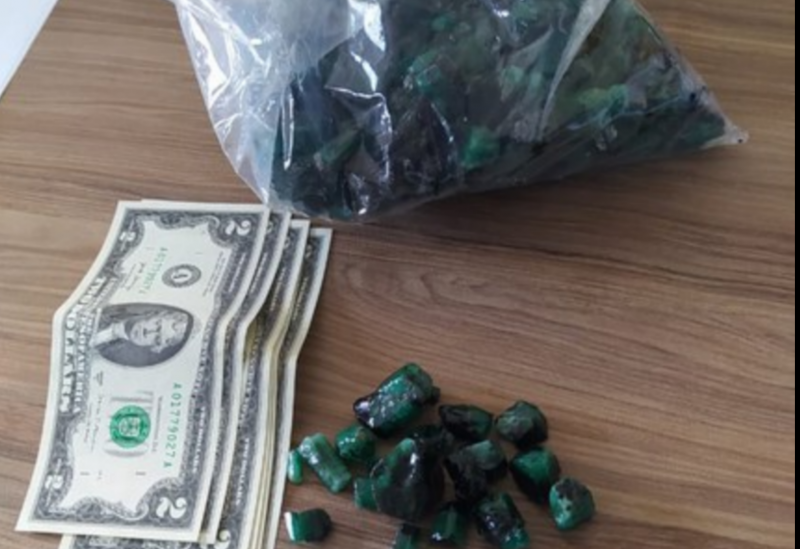 PRF apreende esmeraldas e dólares na Bahia