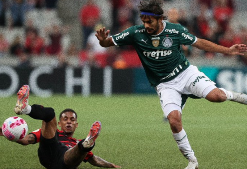 Palmeiras supera Athletico-PR e coloca uma mão na taça do Brasileiro
