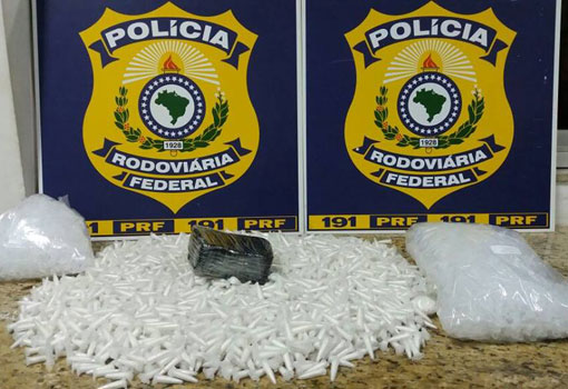 Vitória da Conquista: PRF apreende 2485 pinos de cocaína em ônibus que seguia para Petrolina/PE