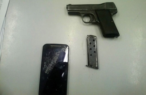Brumado: Policial a paisana persegue ladrões; um foi preso com uma pistola 765 
