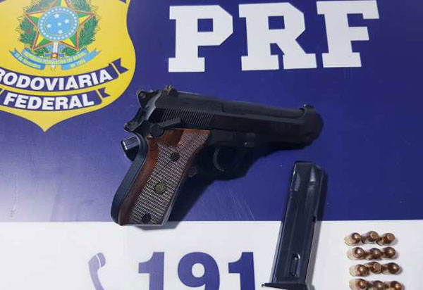 Com arma de fogo municiada, motorista é preso pela PRF em Jequié (BA)