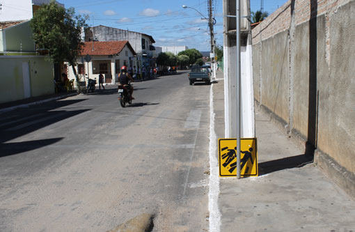 Brumado: Placas de sinalização continuam sendo destruídas