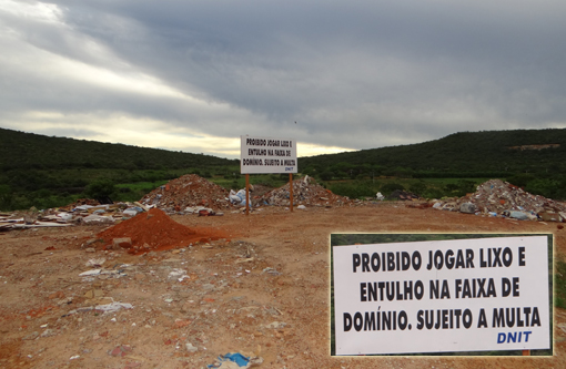 Brumado: DNIT alerta sobre despejo de lixo nas margens da BR-030