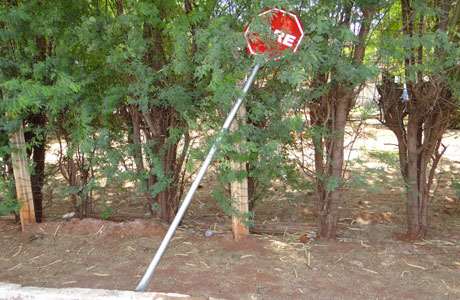 Brumado: Vândalos destroem placas de sinalização