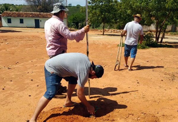 Brumado: em ação pelo meio ambiente, Associação de Moradores de Arrecife planta árvores frutíferas