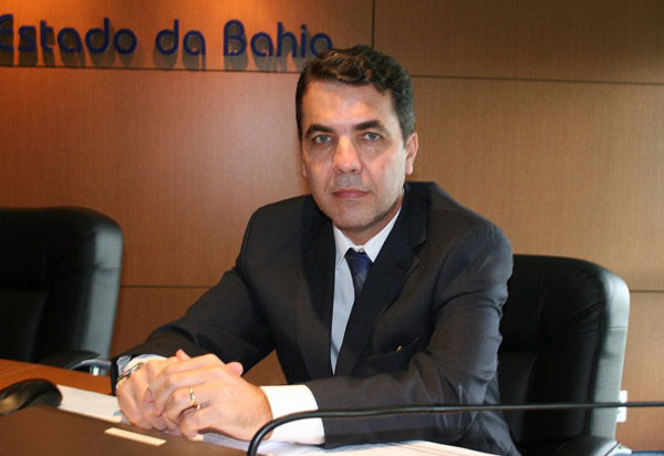 Plínio Carneiro eleito por aclamação presidente do TCM