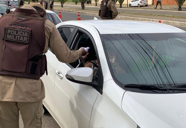 Conquista: Oito toneladas de alimentos são arrecadadas em Drive Thru