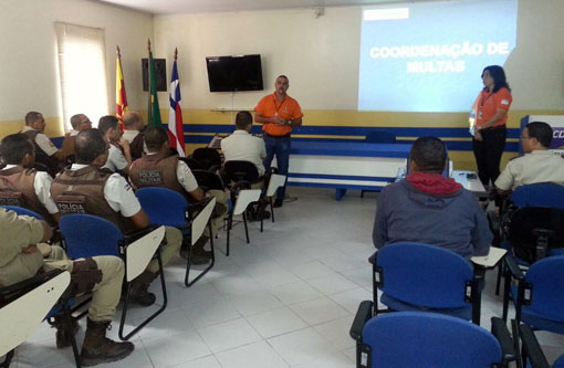 Policiais da 34ª CIPM recebem instrução sobre Auto de Infração de Trânsito