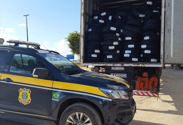 PRF na Bahia recupera caminhão e carga de pneus roubada, avaliada em mais de 400 mil reais