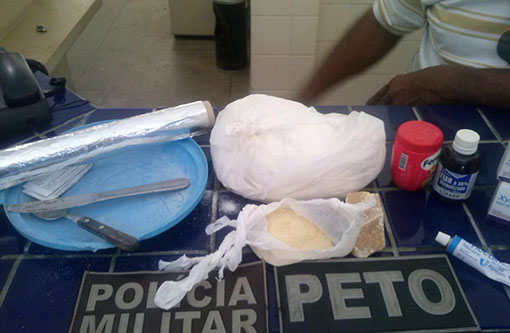 Brumado: Policiais da 34ªCIPM desarticulam mini laboratório de manipulação de drogas