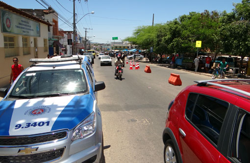 Brumado: Homem tem sacola com grande quantidade de dinheiro roubada por bandidos armados