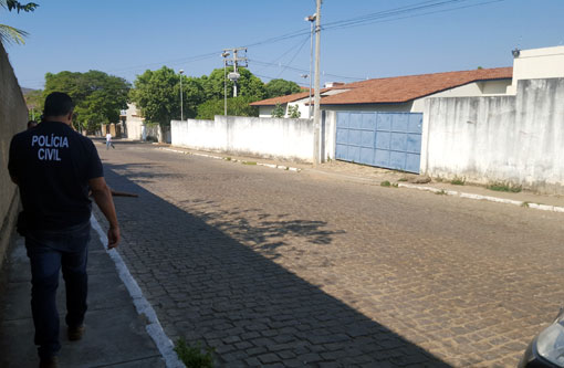 Brumado: homem que tentou jogar material para presos é alvejado na nádega