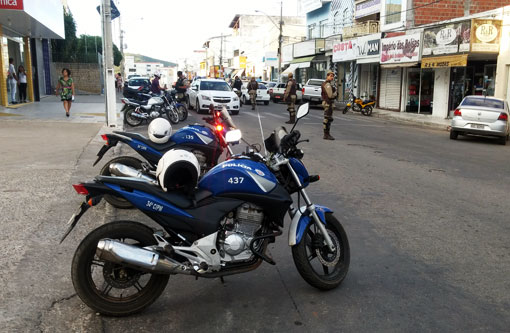 Brumado: Polícia Militar realiza abordagens 'surpresas' no combate a criminalidade