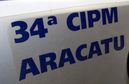 Aracatu: Homem ameaça funcionários de supermercado com duas facas e é detido pela Polícia