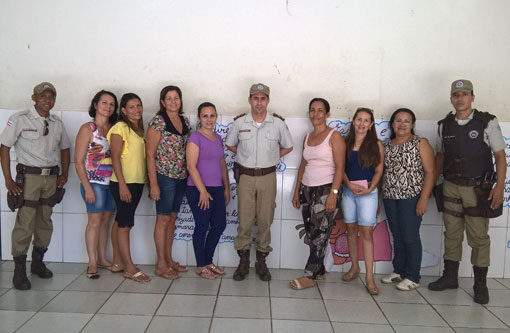 Brumado: Polícia Militar presenteou alunos de escola municipal com ovos de Páscoa