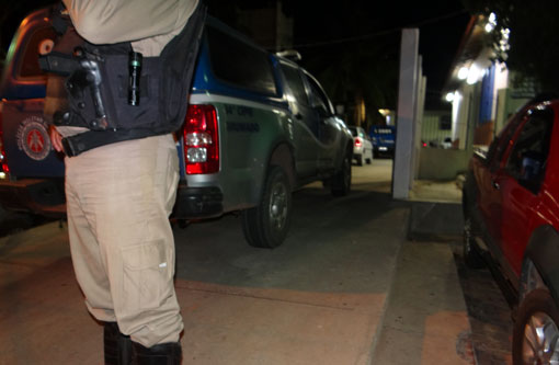 Brumado: Dois homens assaltam transeunte e um deles é preso pela polícia