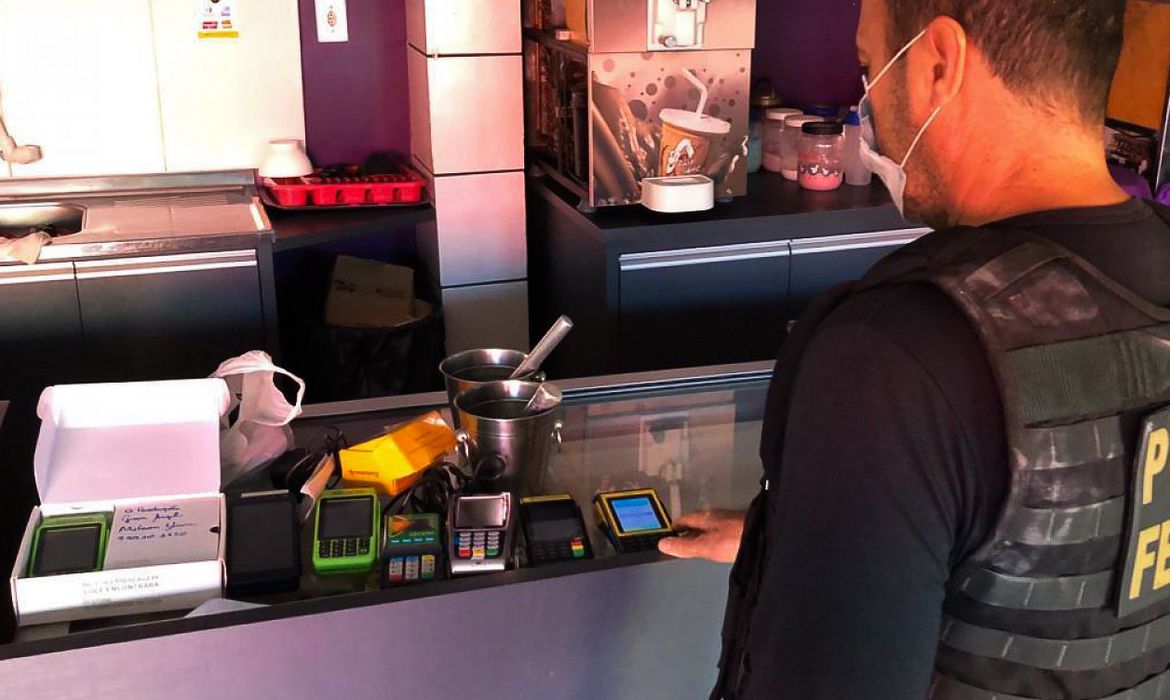 PF faz operação contra fraudes no auxílio emergencial na Bahia