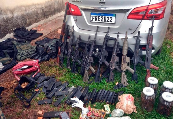 Policiais eliminam 25 suspeitos e apreendem arsenal em ação contra assalto a bancos
