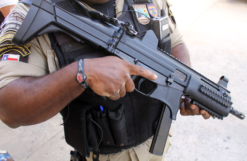 Câmara aprova em 2º turno PEC que autoriza PMs a acumular cargos