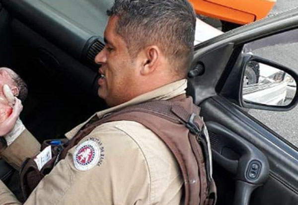 BA: Mulher tem parto realizado por policiais militares