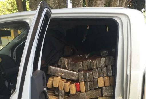 Vitória da Conquista: polícia apreende carro  com 1,5 tonelada de maconha; três pessoas foram presas 
