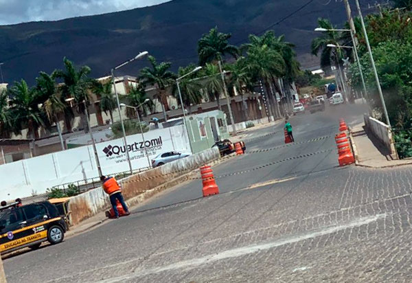 Ponte que liga o centro de Brumado ao Bairro São Félix está interditada para reparos