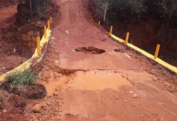Recém construída, ponte que liga Livramento a Caetité cede após as chuvas 