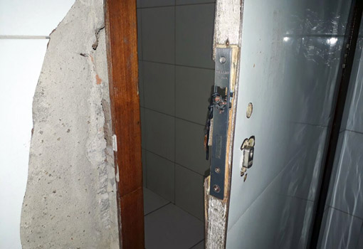 Brumado: pacientes e acompanhantes do Hospital Magalhães Neto reclamam da situação precária do banheiro masculino